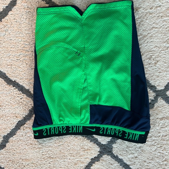 Nike Reverse Short - Picture 5 of 8